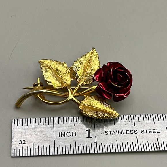 Gold and Red Leaf Brooch with Botanical Detail - Picture 3 of 3